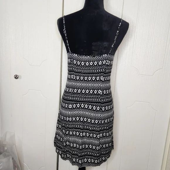 5/$15 H&M Divided Black Tribal Button Dress - Picture 3 of 9